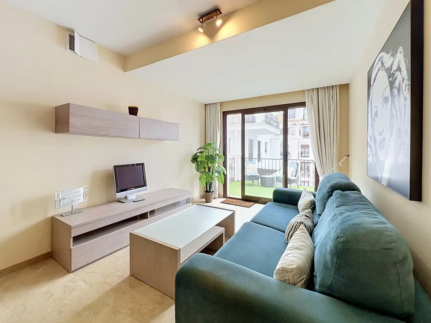 Wohnzimmer von Wohnungen zum Verkauf in Manilva mit Klimaanlage, Terrasse und Abstellraum