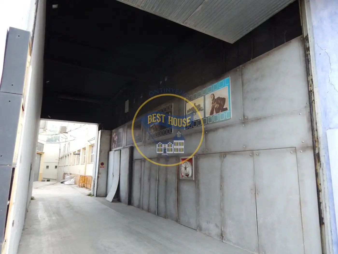 Vista exterior de Nave industrial en venta en Bocairent