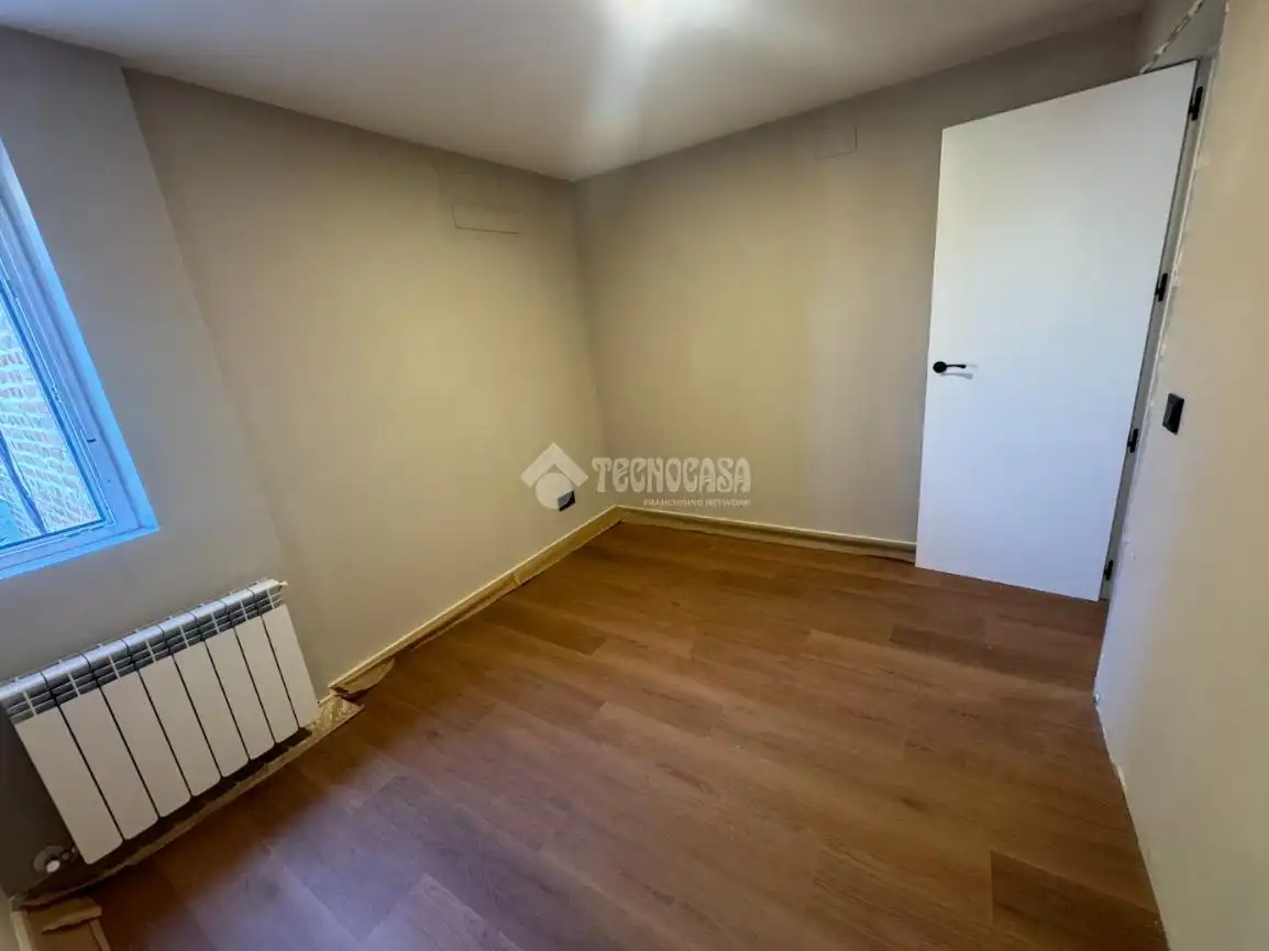 Bedroom of Flat for sale in Madrid