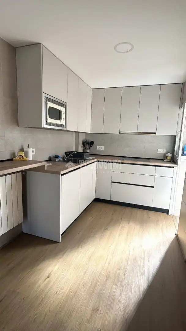 Kitchen of Flat for rent in Granada  with Heating and Balcony