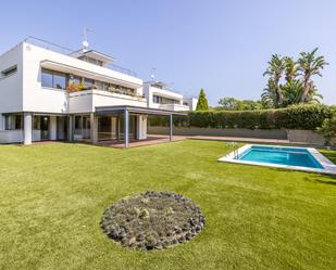 Jardí de Casa o xalet de lloguer en Sant Vicenç de Montalt amb Aire condicionat, Terrassa i Piscina