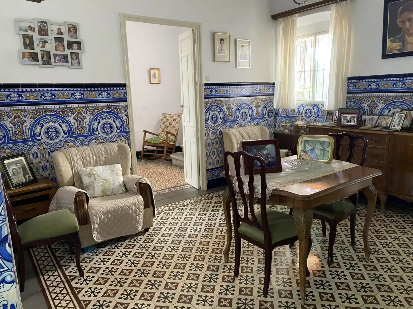 Menjador de Casa o xalet en venda en El Pedroso amb Terrassa, Traster i Balcó