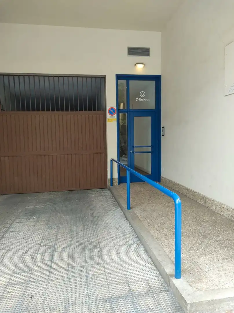 Oficina de alquiler en  Pamplona / Iruña
