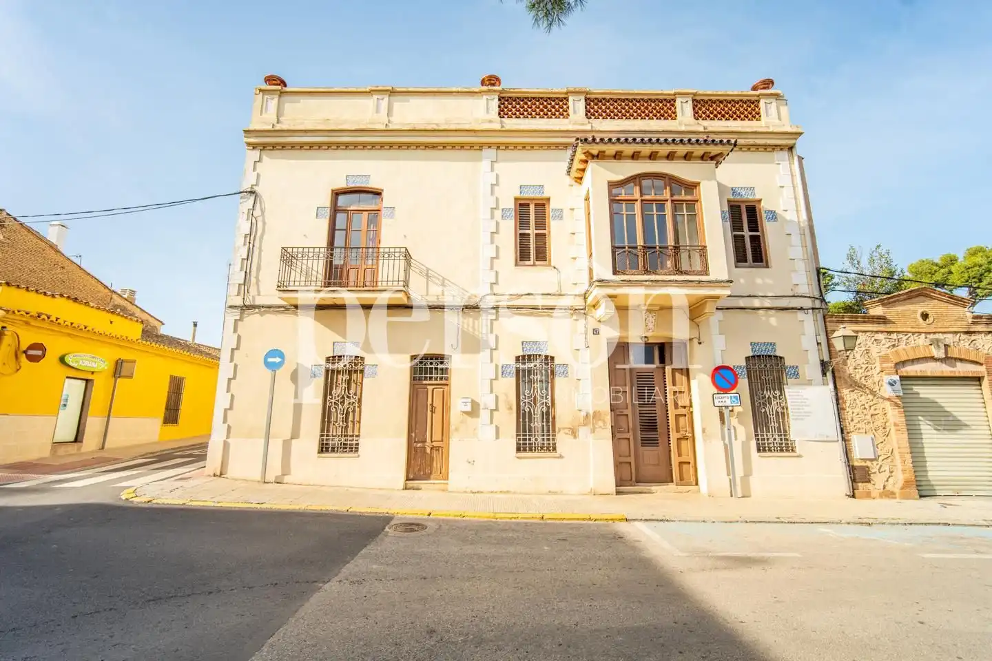 Vista exterior de Casa o xalet en venda en Rocafort amb Aire condicionat, Jardí privat i Terrassa