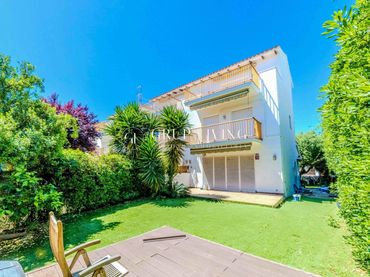 Casa con balcón en venta en Can Girona - Terramar - Vinyet