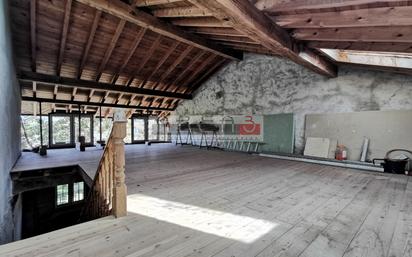 Casa adosada en venda en Rasines amb Parquet