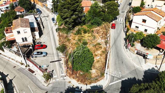 Terreno residencial en Venta en Carrer de Vicenta Moreno en Les Planes