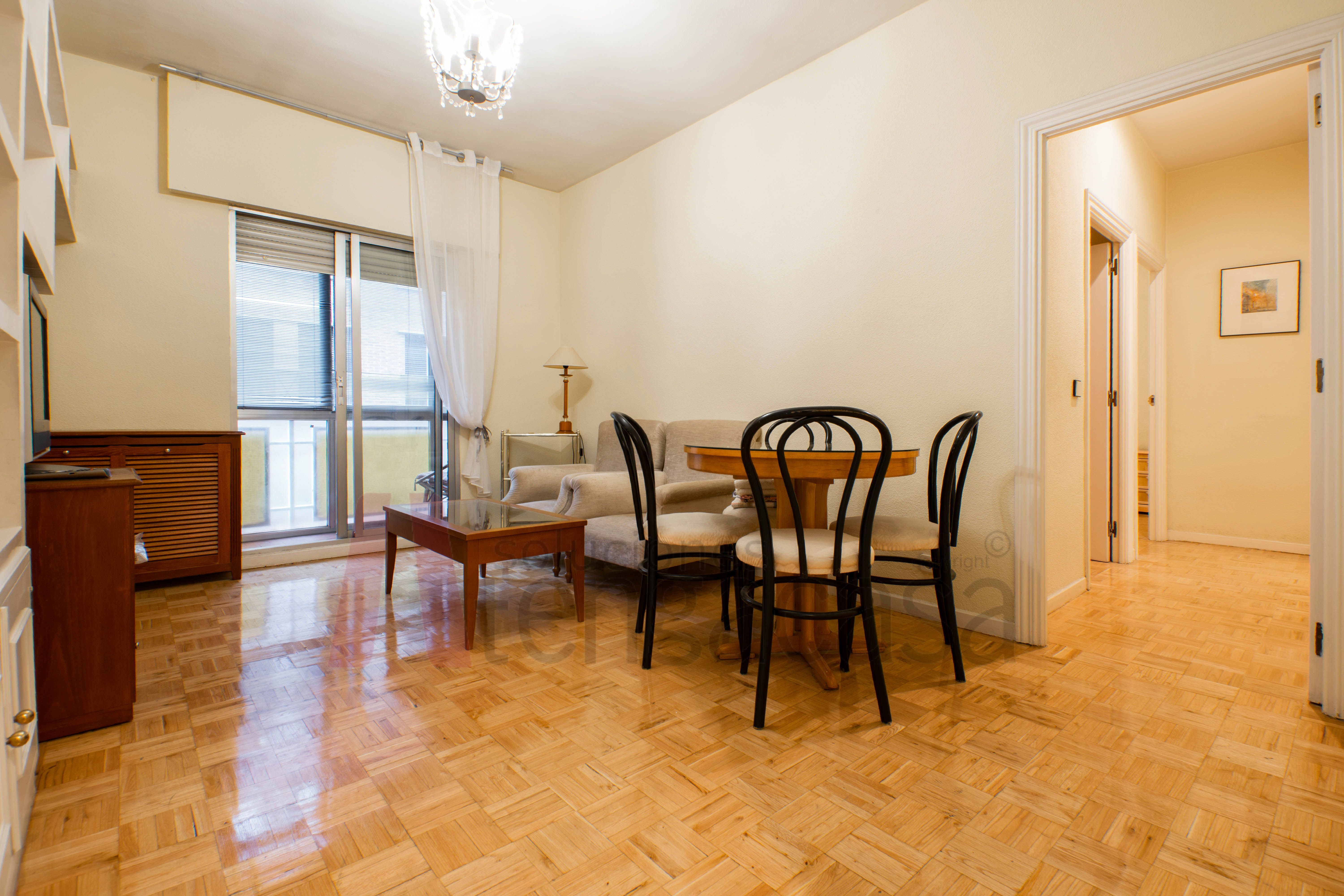 Living room of Flat to rent in  Madrid Capital  with Air Conditioner, Heating and Parquet flooring