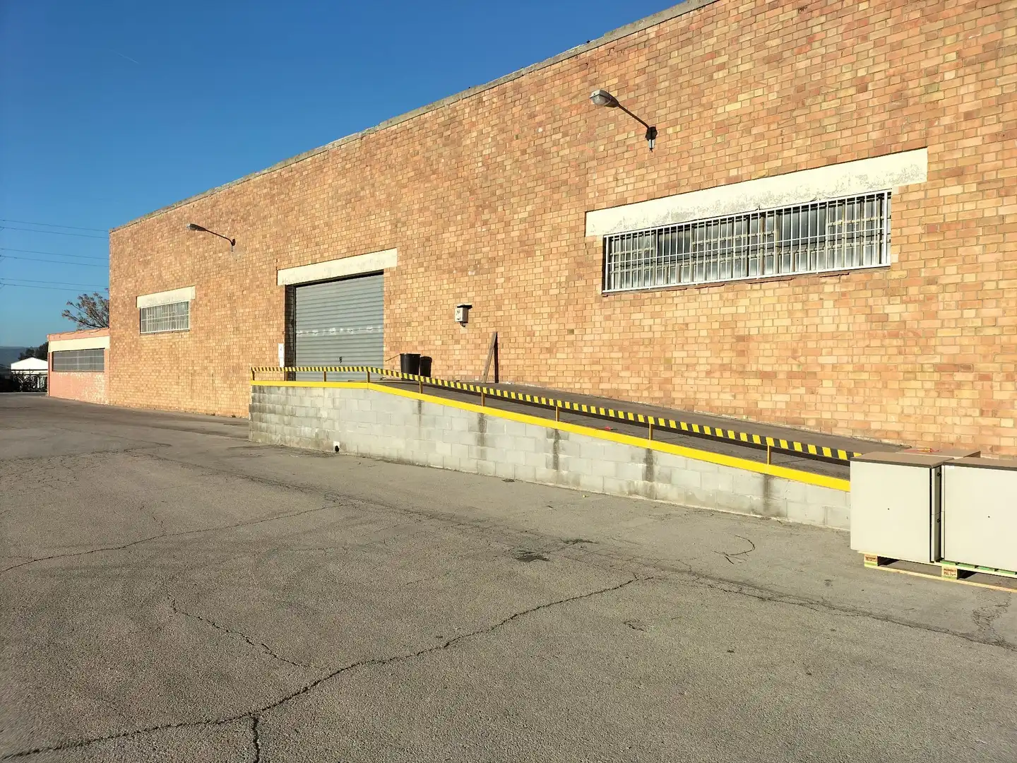 Vista exterior de Nave industrial en venta en Rubí