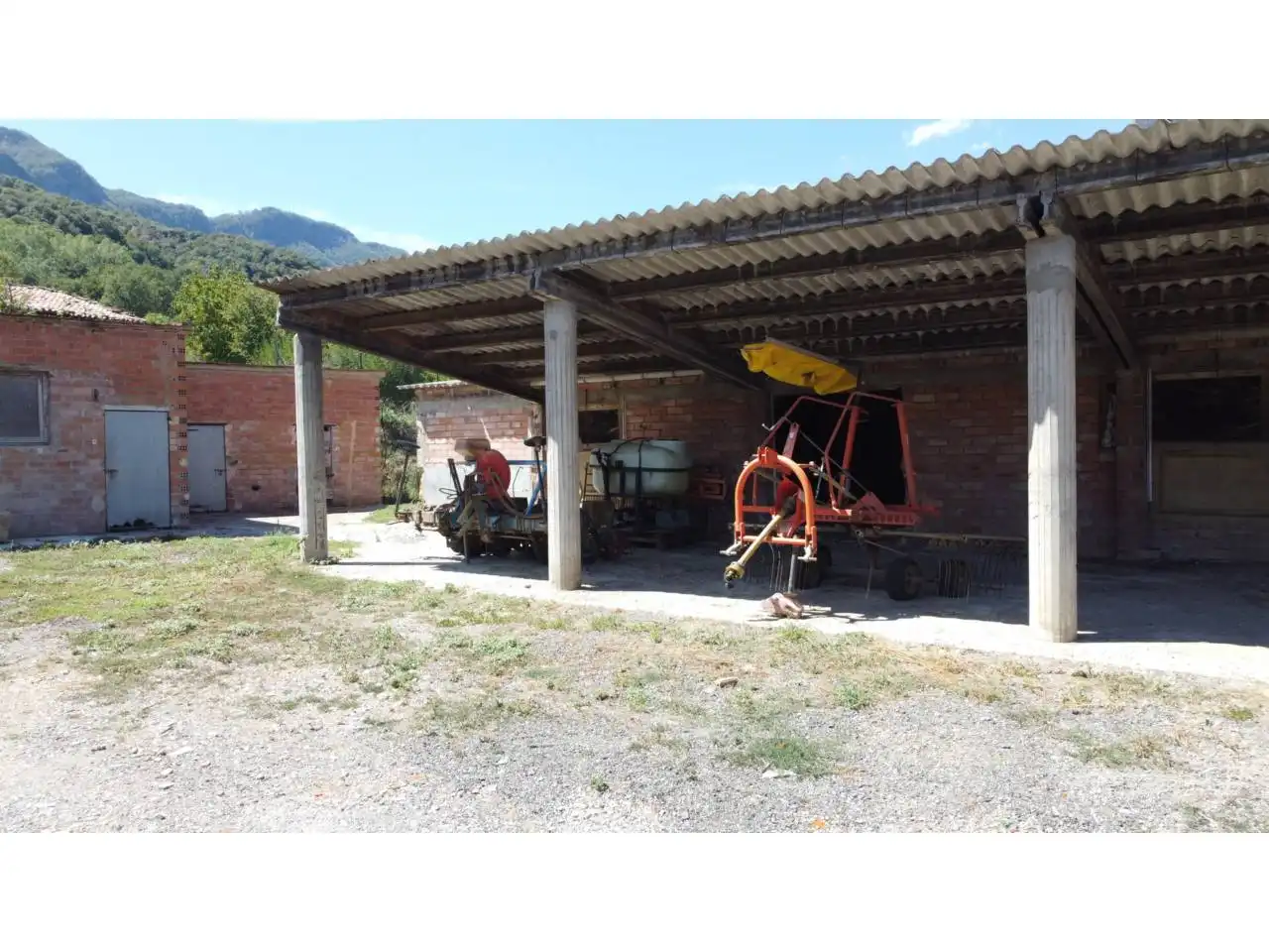 Vista exterior de Finca rústica en venda en La Vall d'en Bas amb Calefacció, Jardí privat i Terrassa