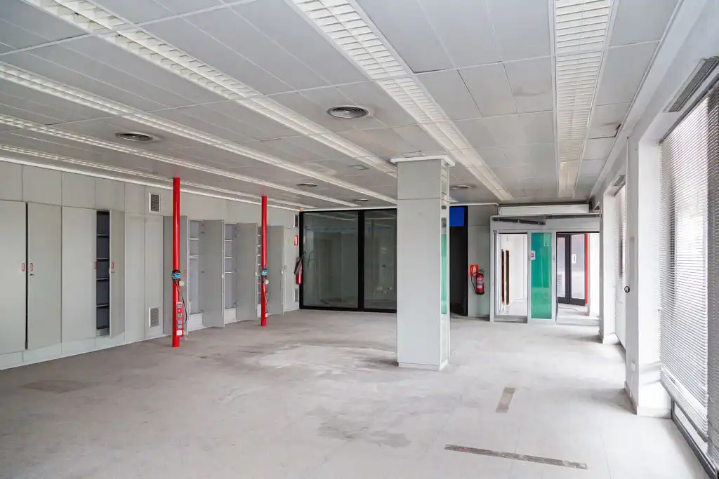 Local comercial en venda a Av Gómez de Avellaneda, imagen 2