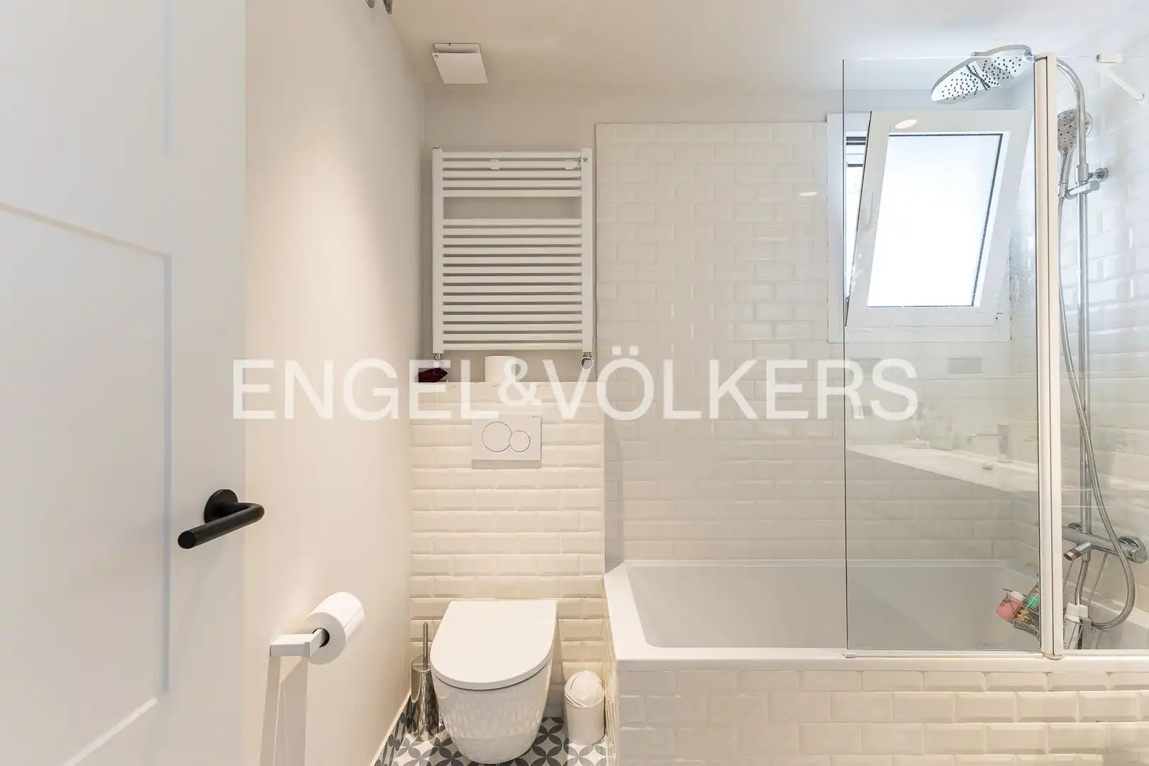 Bathroom of Houses for rent in Castelldefels  with Air Conditioner, Heating and Private garden