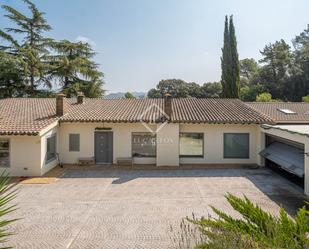 Vista exterior de Casa o xalet en venda en Vallromanes amb Aire condicionat, Calefacció i Jardí privat