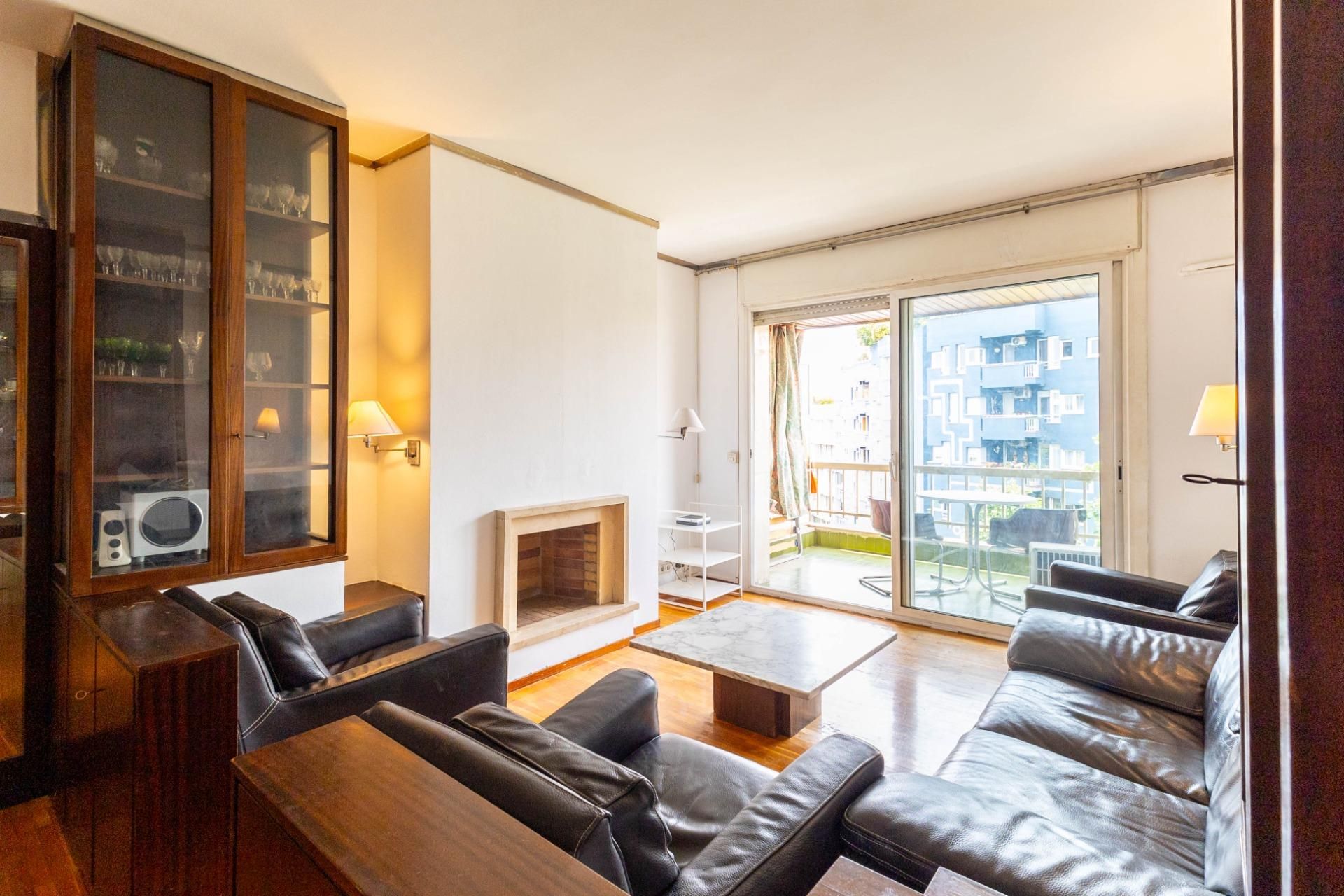 Living room of Flat for sale in  Barcelona Capital  with Heating, Parquet flooring and Terrace