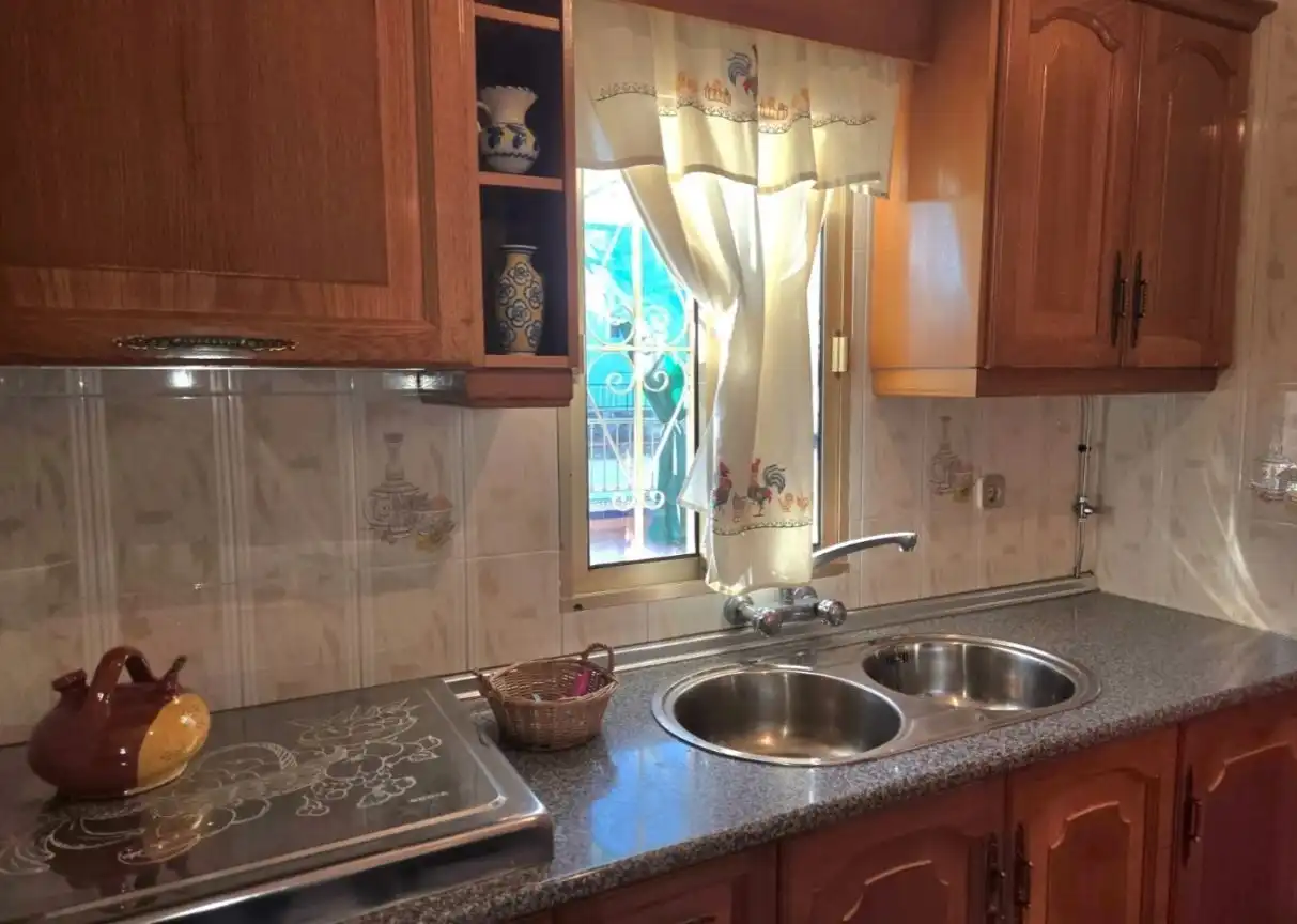 Cuina de Casa adosada en venda en Mairena del Aljarafe amb Aire condicionat, Terrassa i Moblat