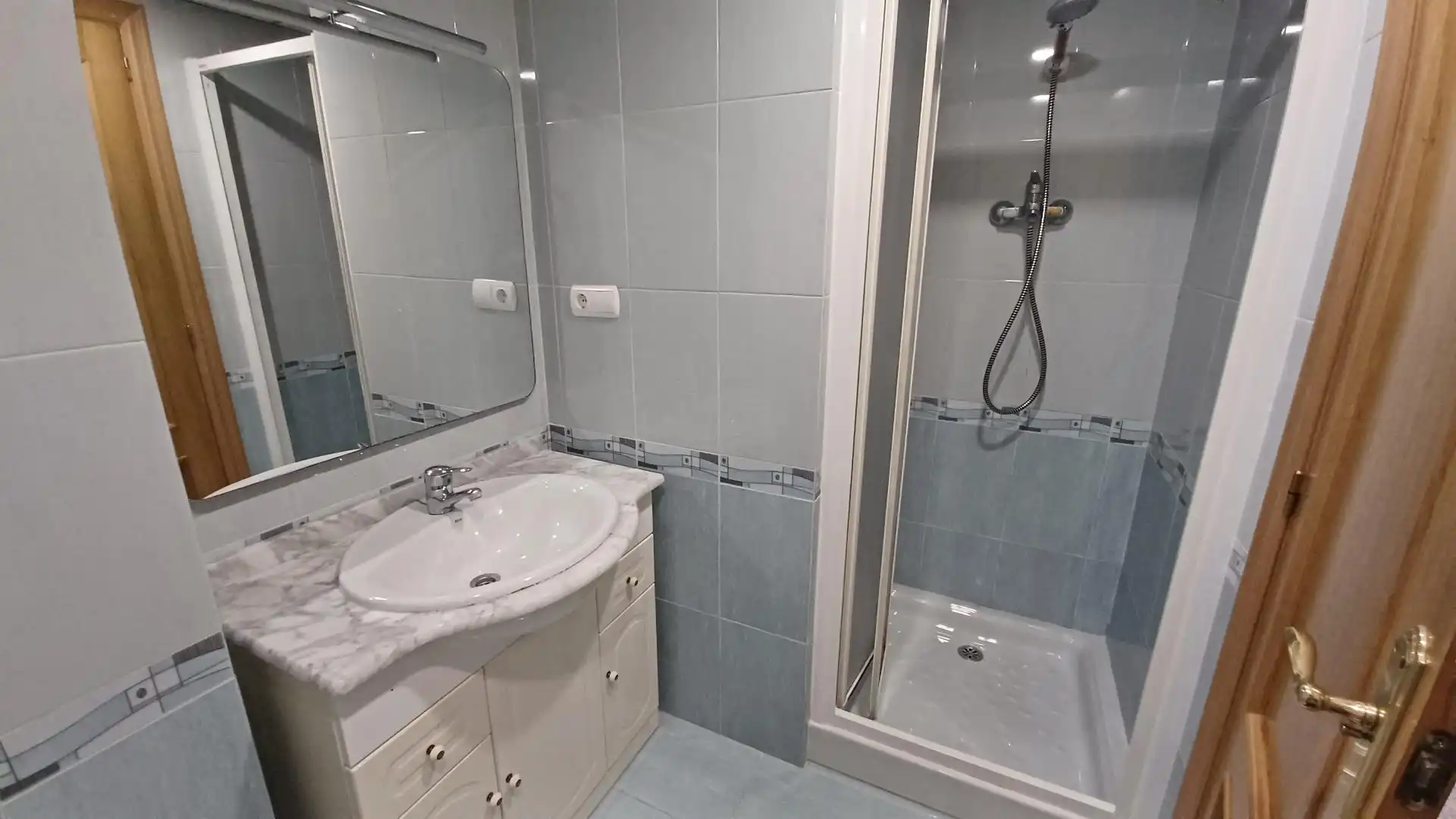 Baño de Piso de alquiler en Albal con Aire acondicionado, Amueblado y Balcón