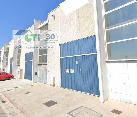 Nave industrial en Venta en Avda. Los Leones en Pinseque