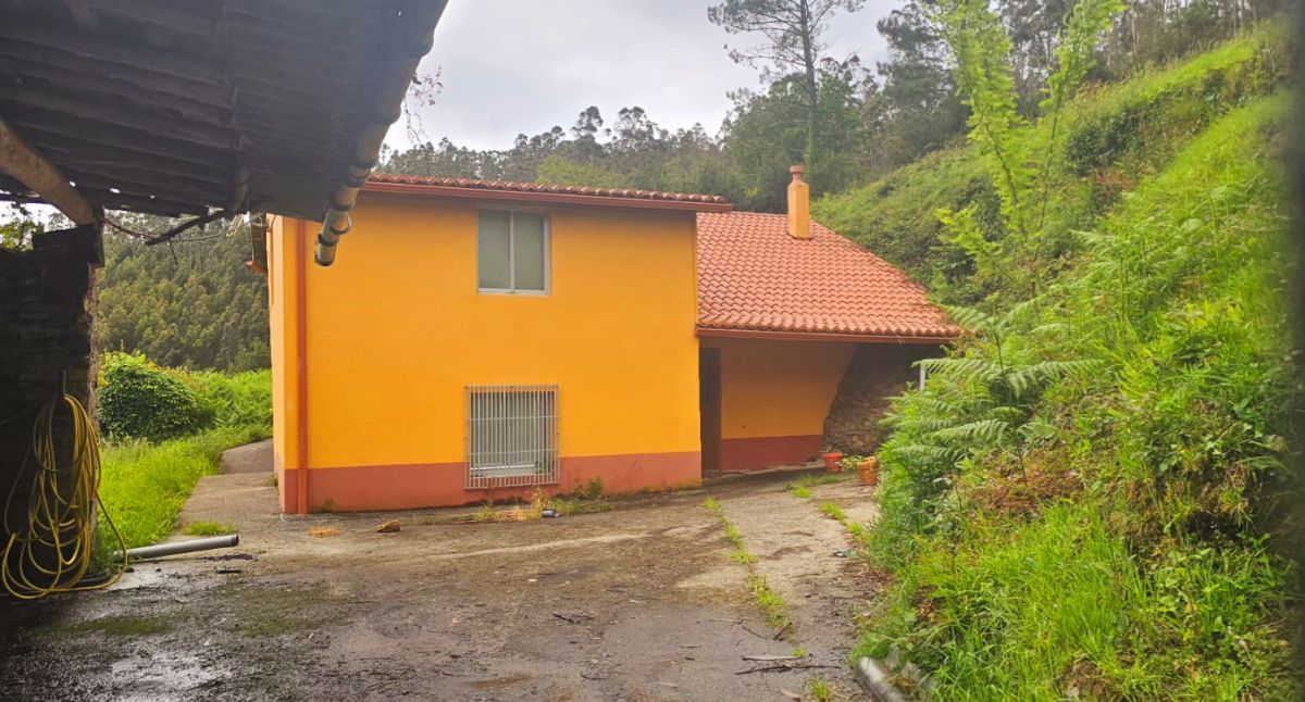 Vista exterior de Casa o xalet en venda en Valdoviño amb Calefacció