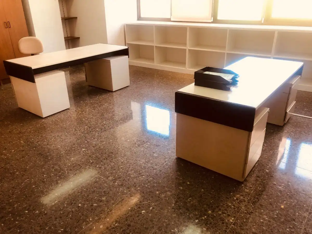Oficina amb ascensor en venda a Centro