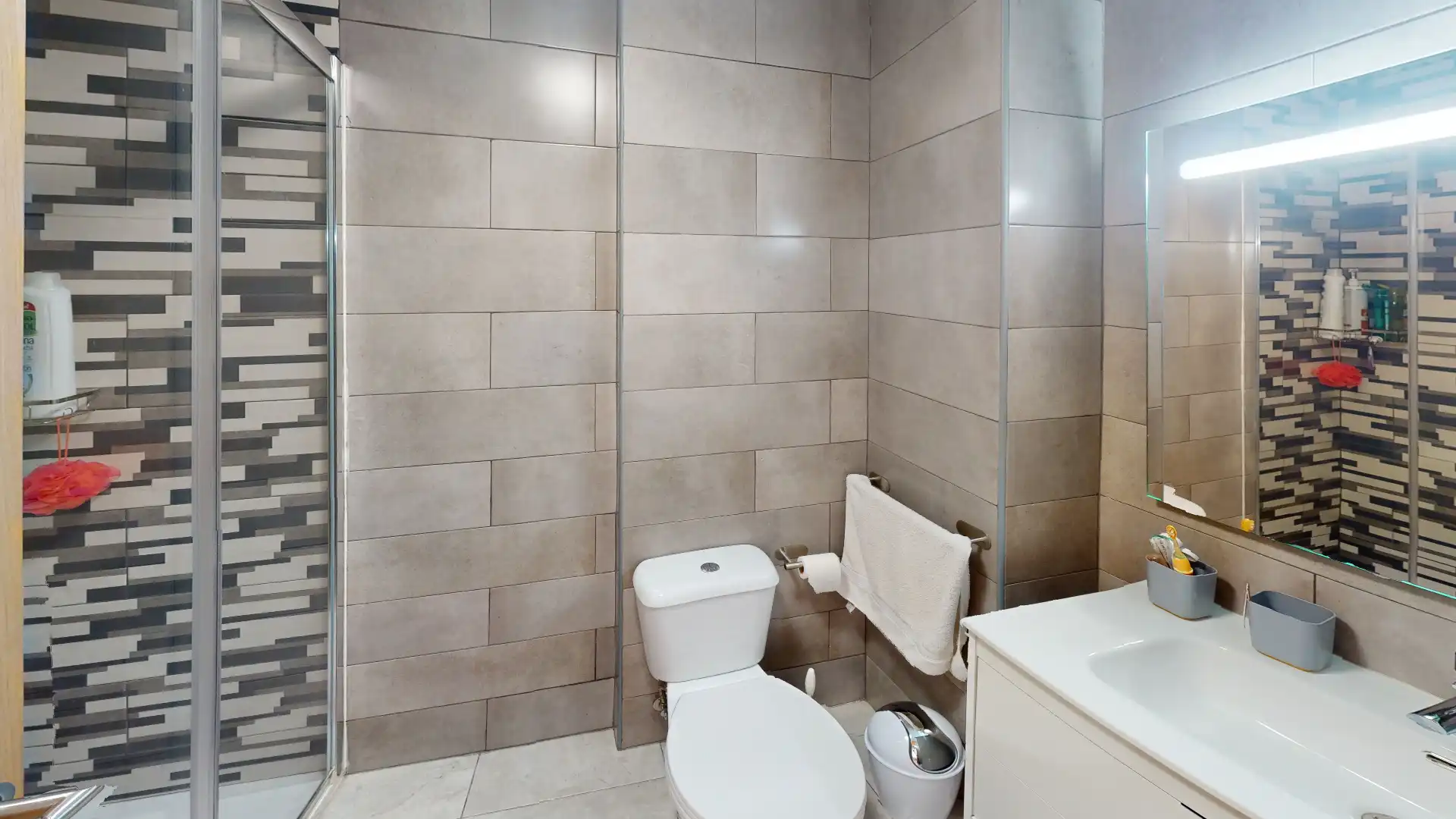 Bathroom of Flat for sale in Elche / Elx  with Furnished