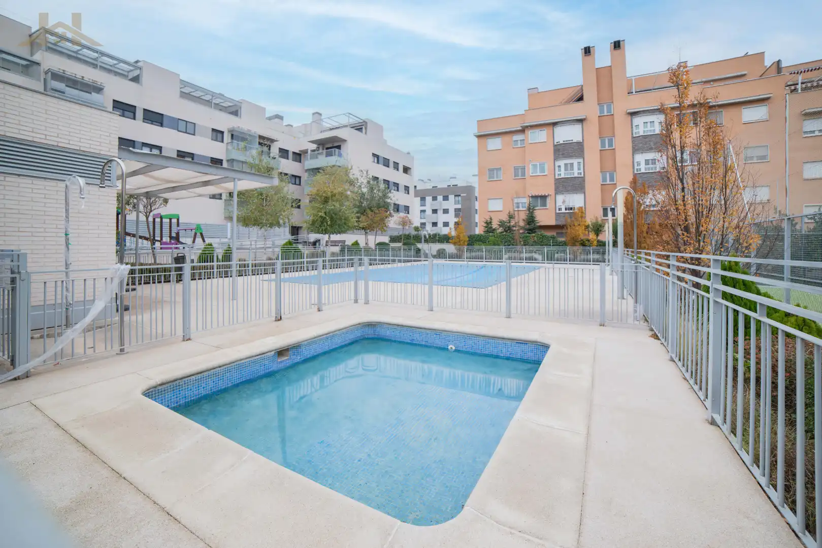 Piscina de Dúplex en venta en Valdemoro con Aire acondicionado, Calefacción y Terraza