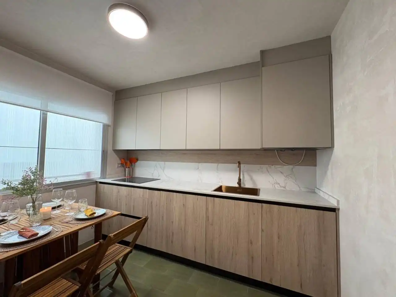 Cocina de Piso de alquiler en  Huelva Capital con Amueblado, Balcón y Piscina comunitaria