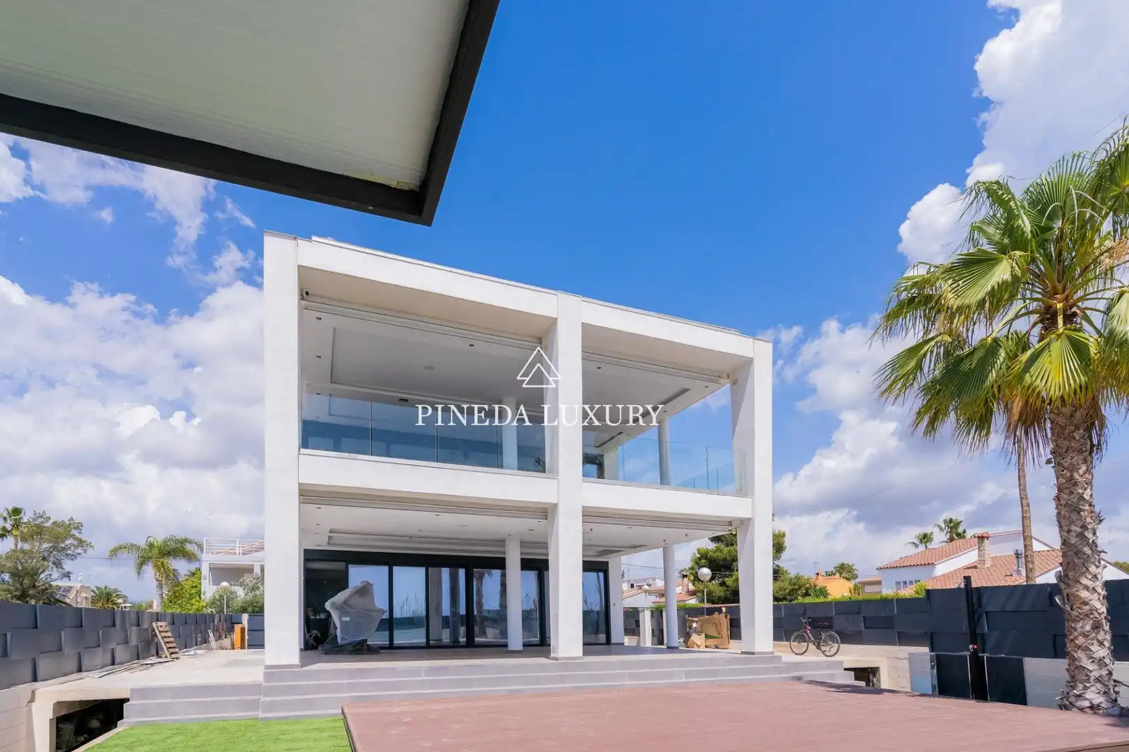 Houses for sale in Calle Sagunto, Corinto - Almarda