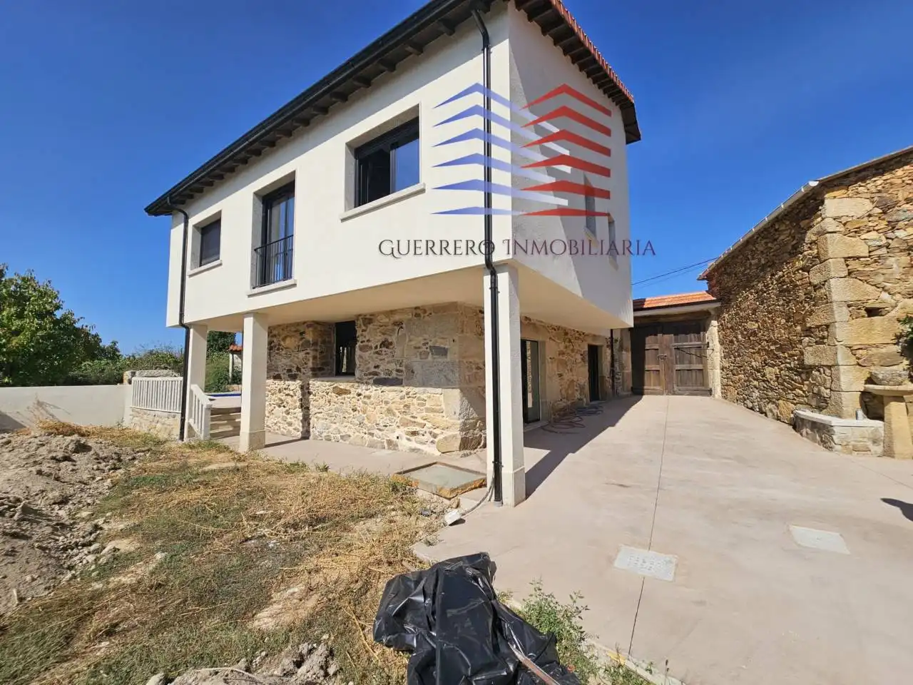 Vista exterior de Casa o chalet en venta en A Merca   con Calefacción, Terraza y Piscina