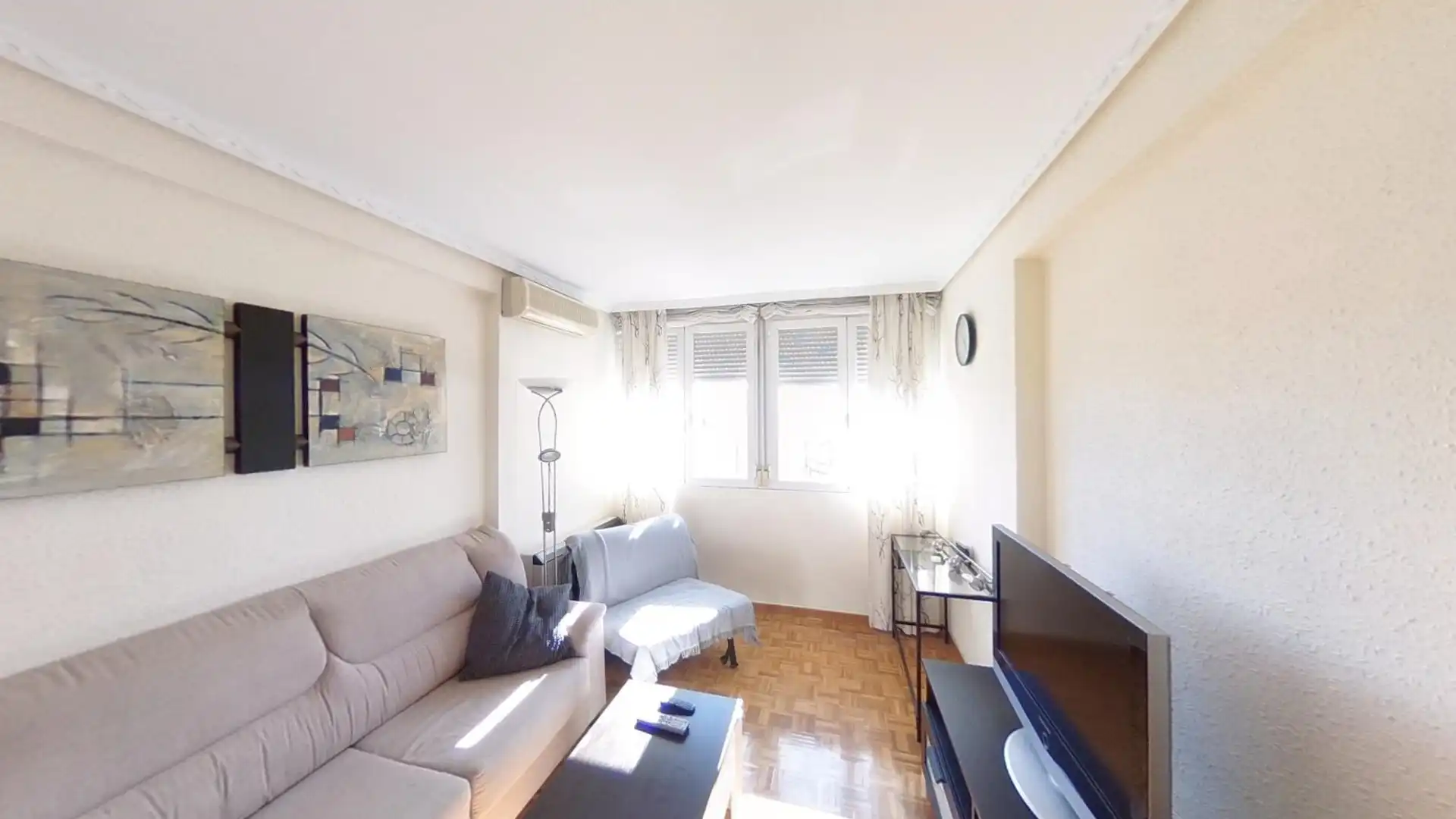 Sala de estar de Piso de alquiler en  Madrid Capital con Aire acondicionado, Calefacción y Trastero