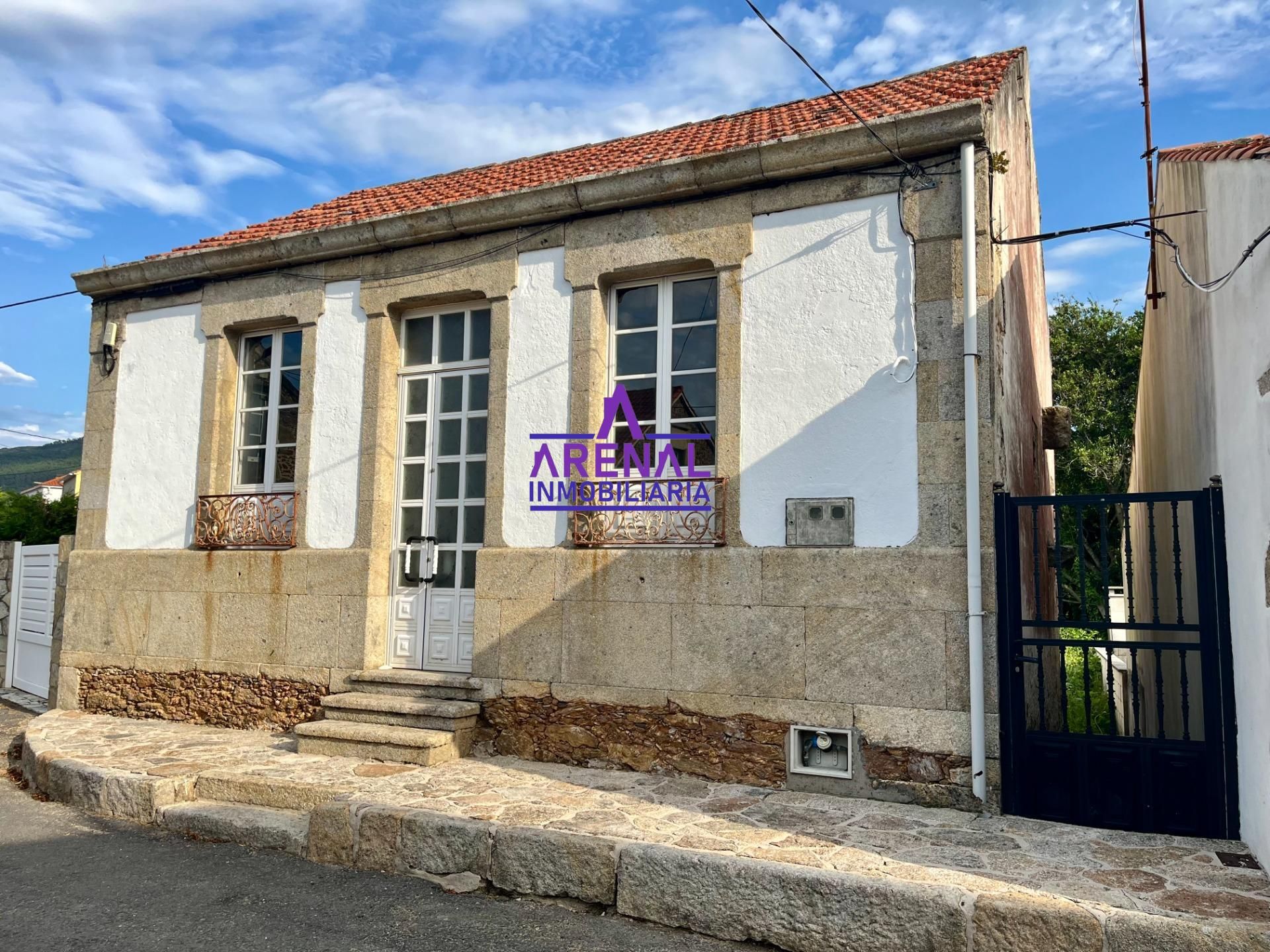 Vista exterior de Casa o xalet en venda en A Pobra do Caramiñal amb Jardí privat