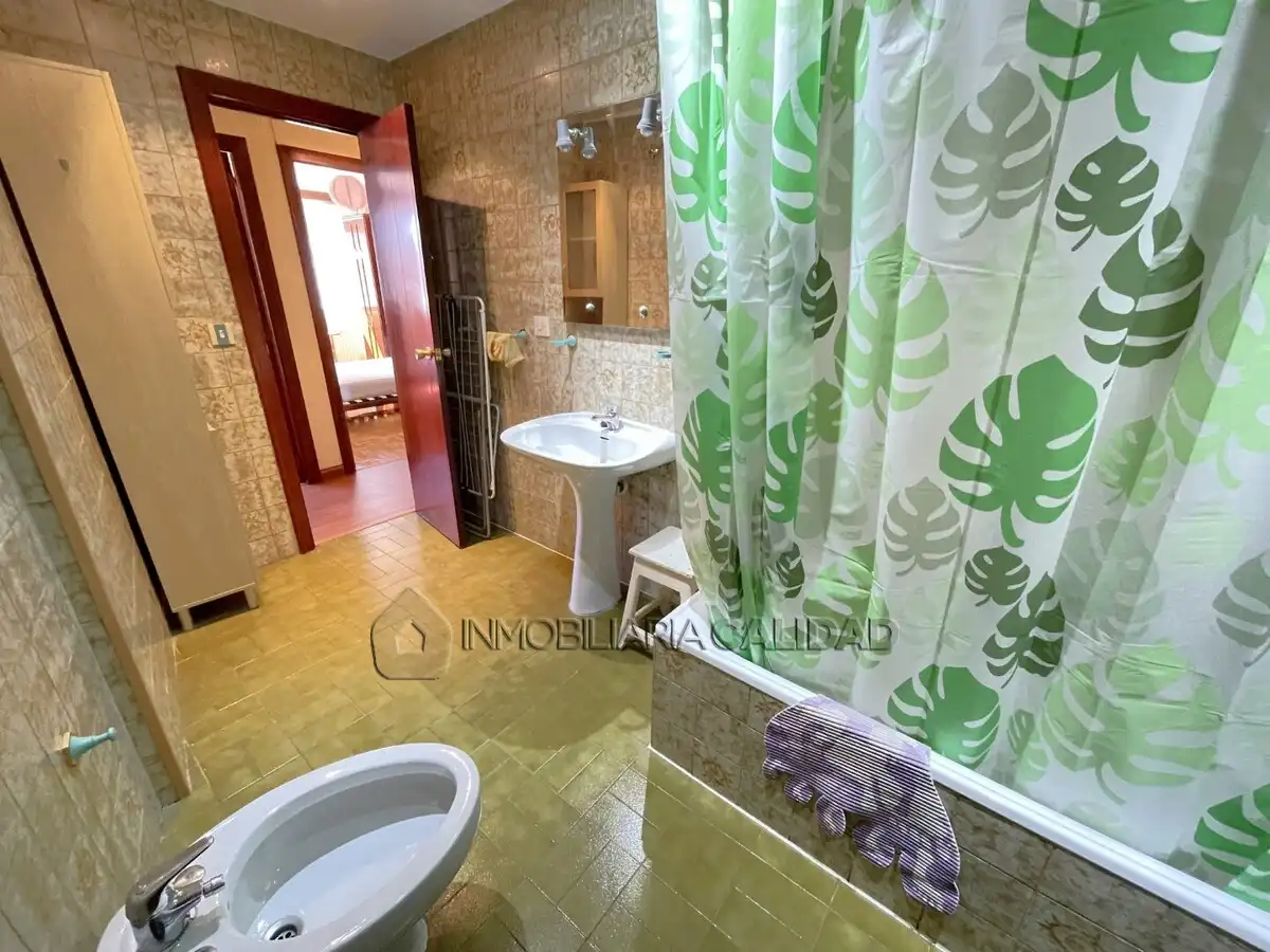 Baño de Piso de alquiler en Burgos con Calefacción y Amueblado