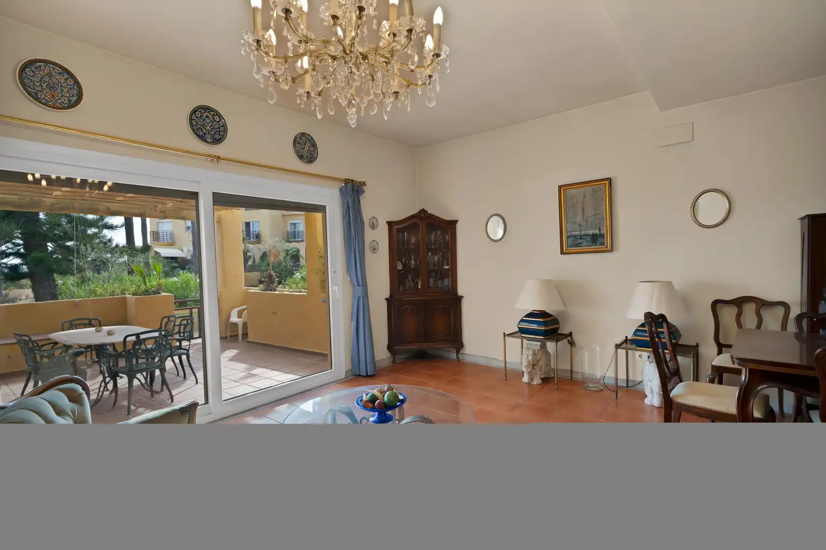 Sala de estar de Casa adosada en venta en Estepona con Aire acondicionado, Calefacción y Jardín privado