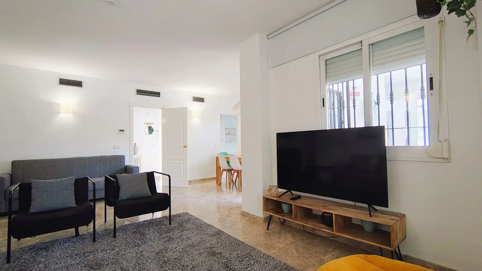 Sala d'estar de Pis en venda en Marbella amb Aire condicionat, Terrassa i Moblat