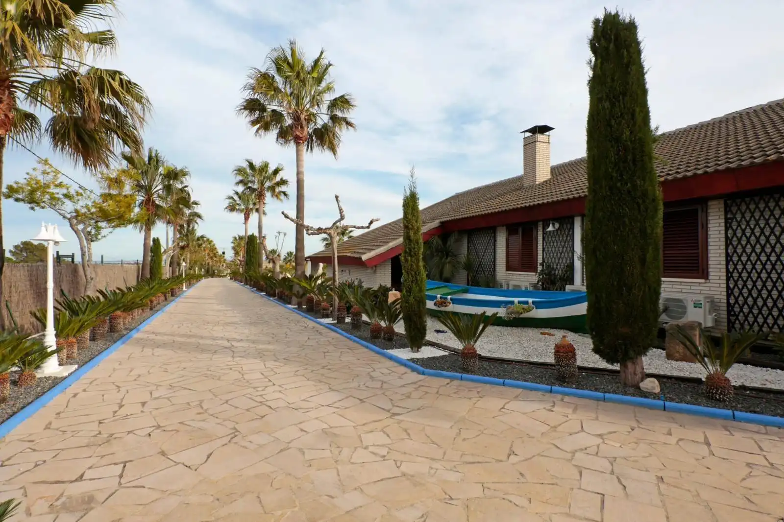 Vista exterior de Casa o xalet en venda en Valladolid amb Aire condicionat, Calefacció i Jardí privat