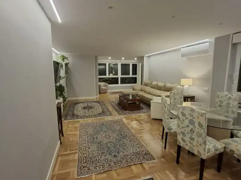 Sala d'estar de Pis en venda en  Madrid Capital amb Aire condicionat i Piscina