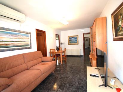 Sala d'estar de Pis en venda en Badalona amb Aire condicionat, Calefacció i Moblat