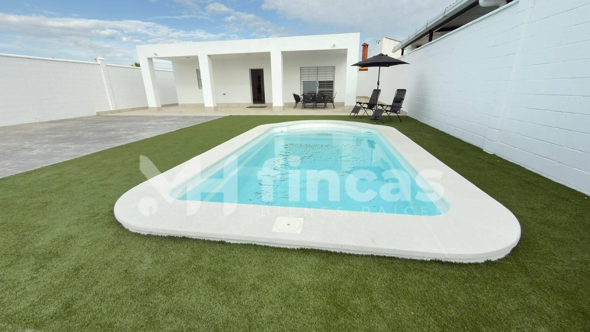Piscina de Finca rústica en venda en Dos Hermanas amb Aire condicionat, Piscina i Alarma