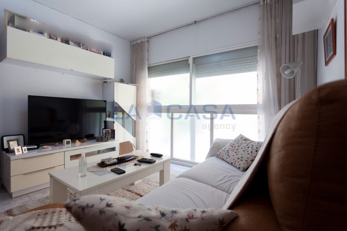 Sala d'estar de Dúplex en venda en L'Hospitalet de Llobregat amb Calefacció