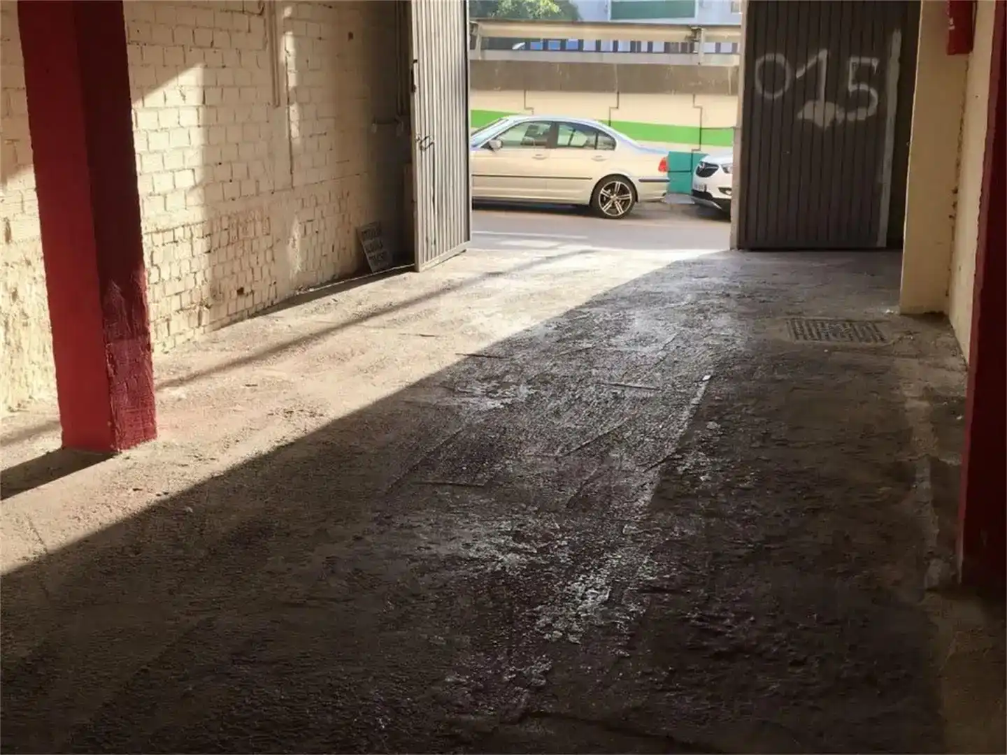 Parkplatz von Fabrikhallen zum Verkauf in Mijas