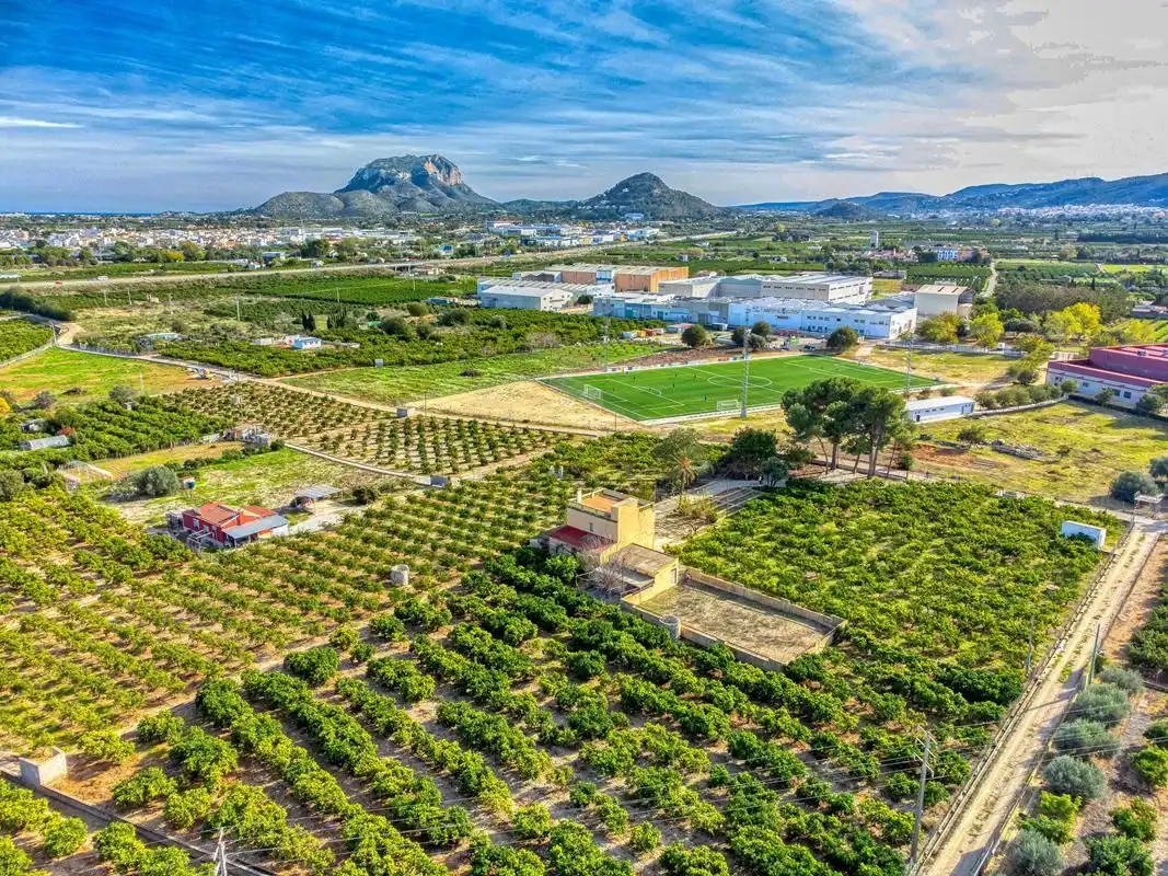 Vista exterior de Casa o xalet en venda en Beniarbeig amb Jardí privat, Terrassa i Traster