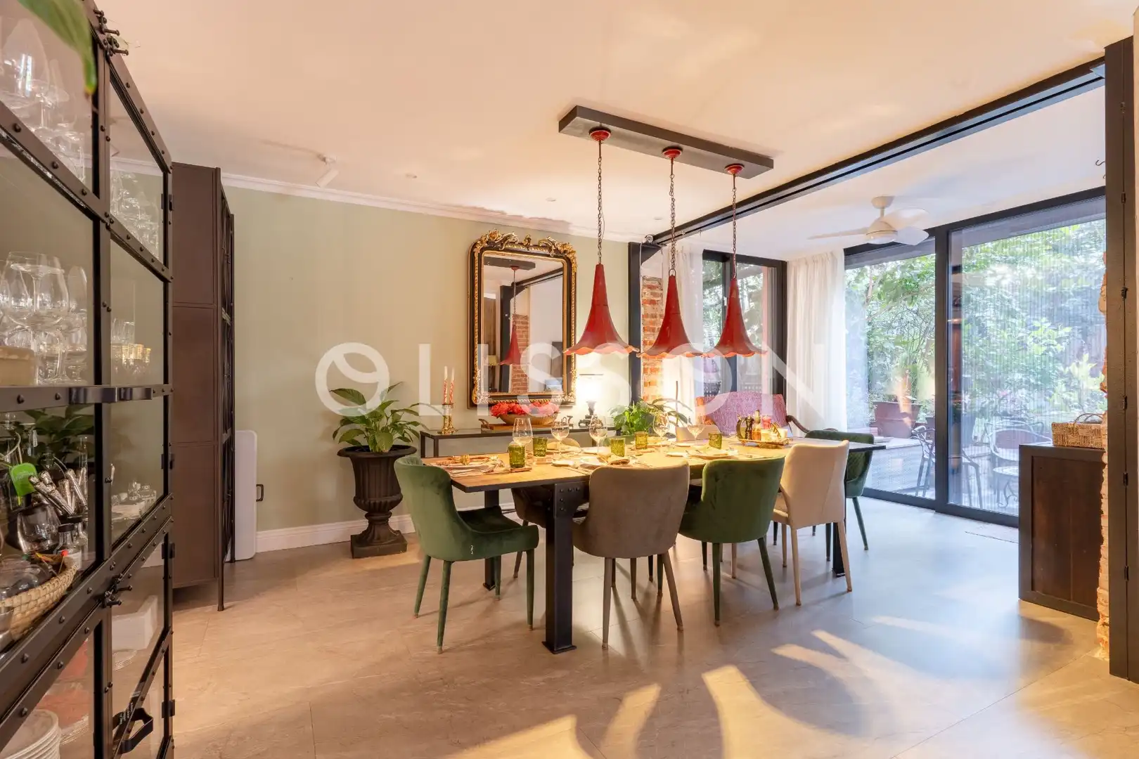Comedor de Casa o chalet en venta en Madrid con Aire acondicionado, Calefacción y Jardín privado