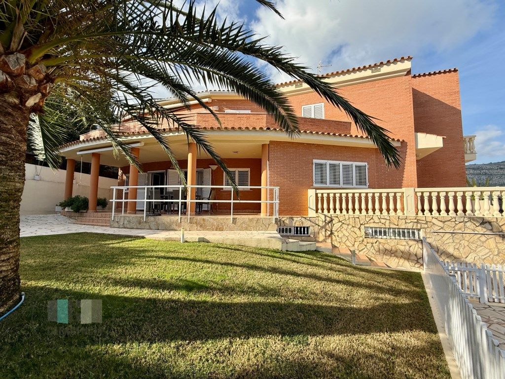 Vista exterior de Casa o xalet en venda en Oropesa del Mar / Orpesa amb Piscina