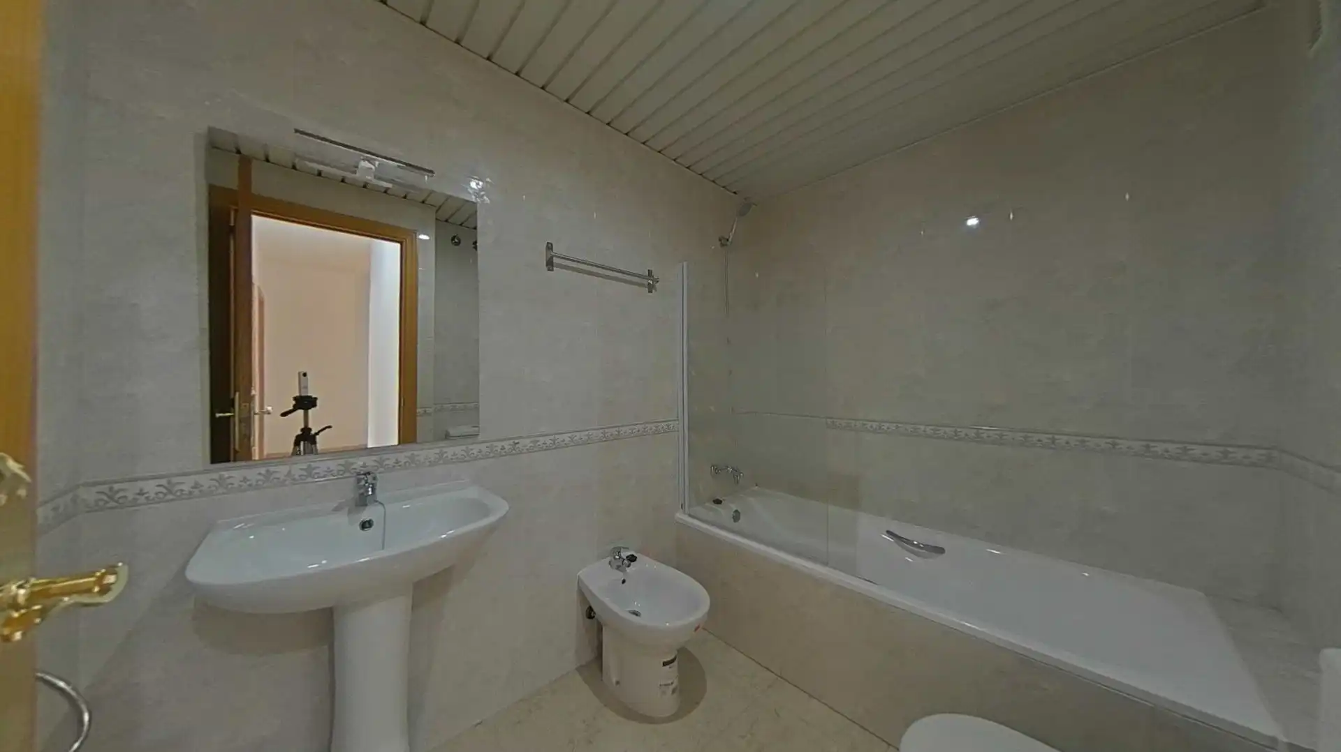 Bathroom of Flat for sale in Terrassa  with Heating