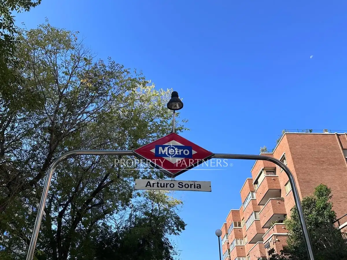 Vista exterior de Apartament en venda en Madrid amb Aire condicionat, Calefacció i Jardí privat
