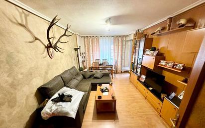 Sala d'estar de Pis en venda en León Capital  amb Calefacció, Parquet i Terrassa