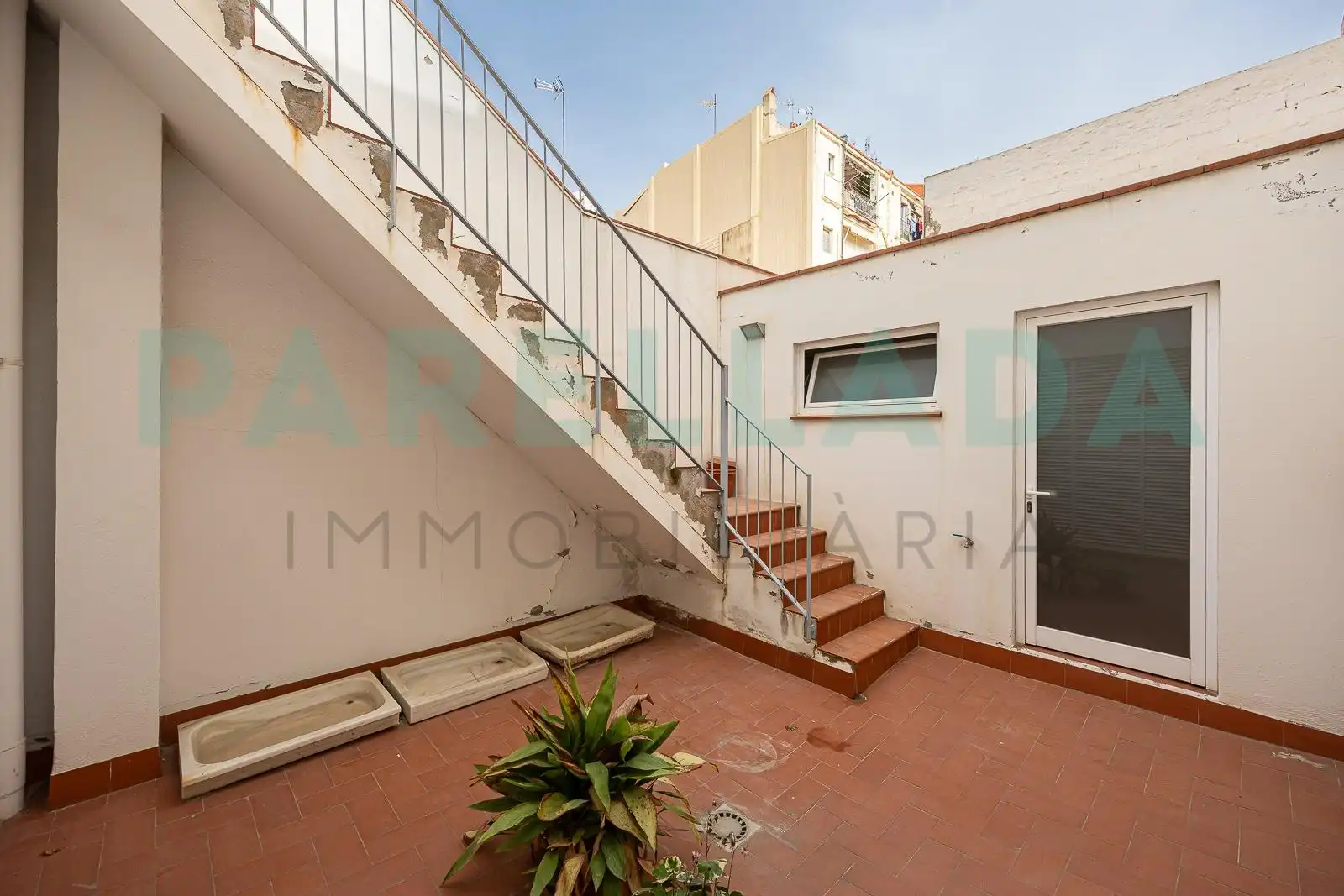 Vista exterior de Casa o xalet en venda en Badalona amb Aire condicionat, Calefacció i Balcó