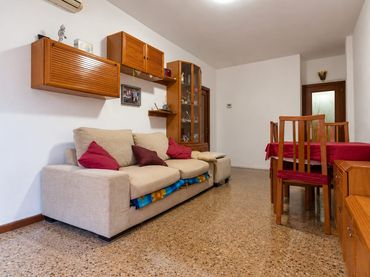 Piso con balcón en venta en Castell - Poble Vell
