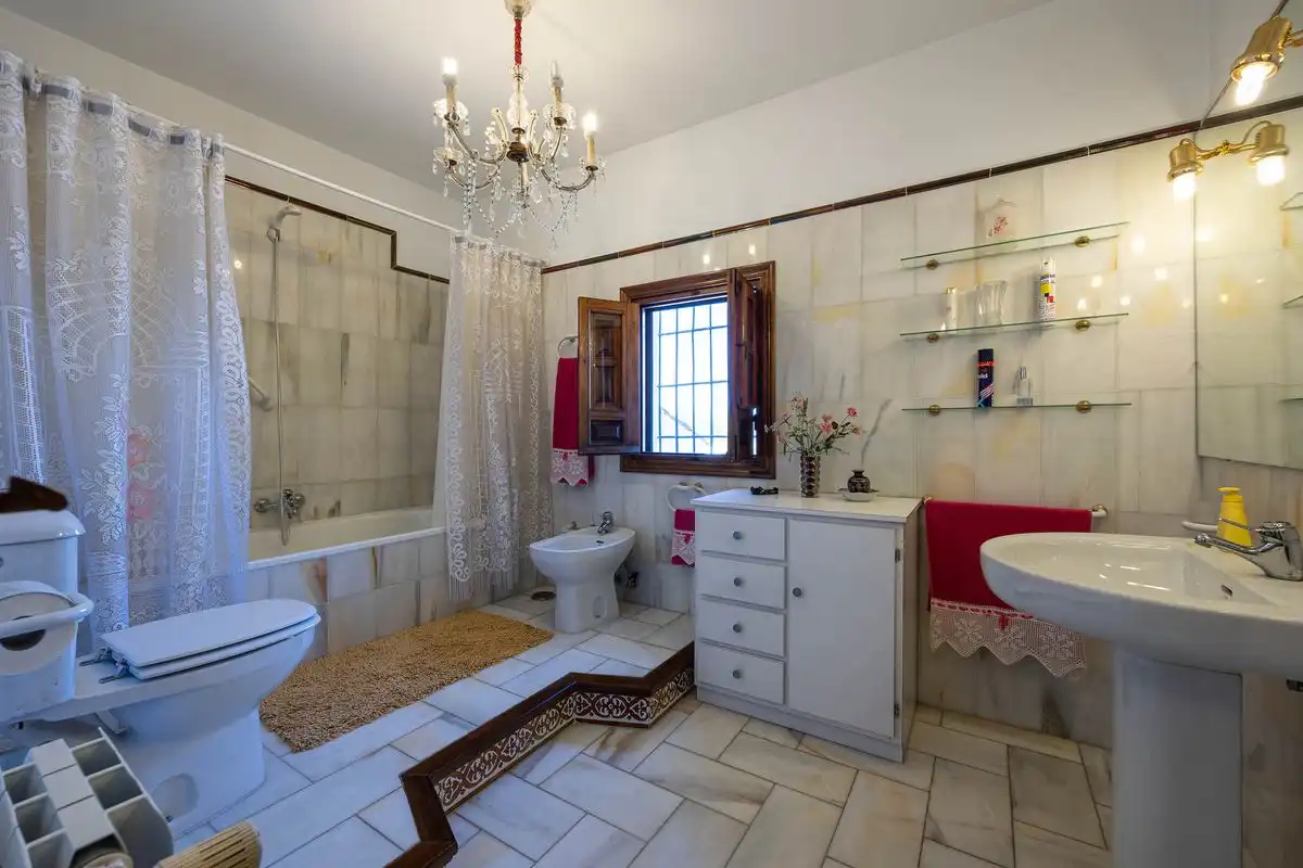 Baño de Casa o chalet en venta en Alhaurín de la Torre con Aire acondicionado, Calefacción y Jardín privado