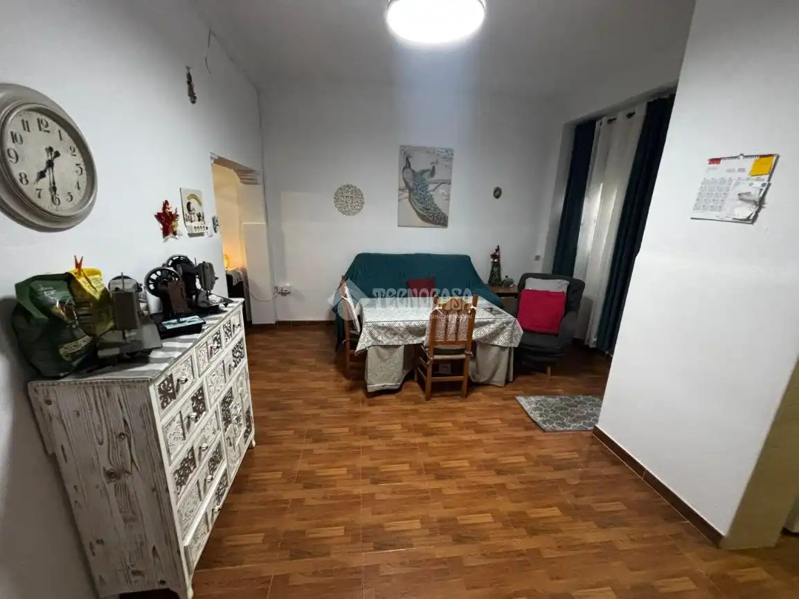 Casa aparellada amb terrassa en venda a Los Palacios y Villafranca, imagen 8
