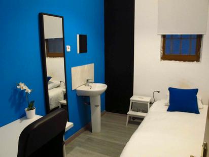 Bedroom of Flat to share in  Barcelona Capital  with Heating, Furnished and Washing machine